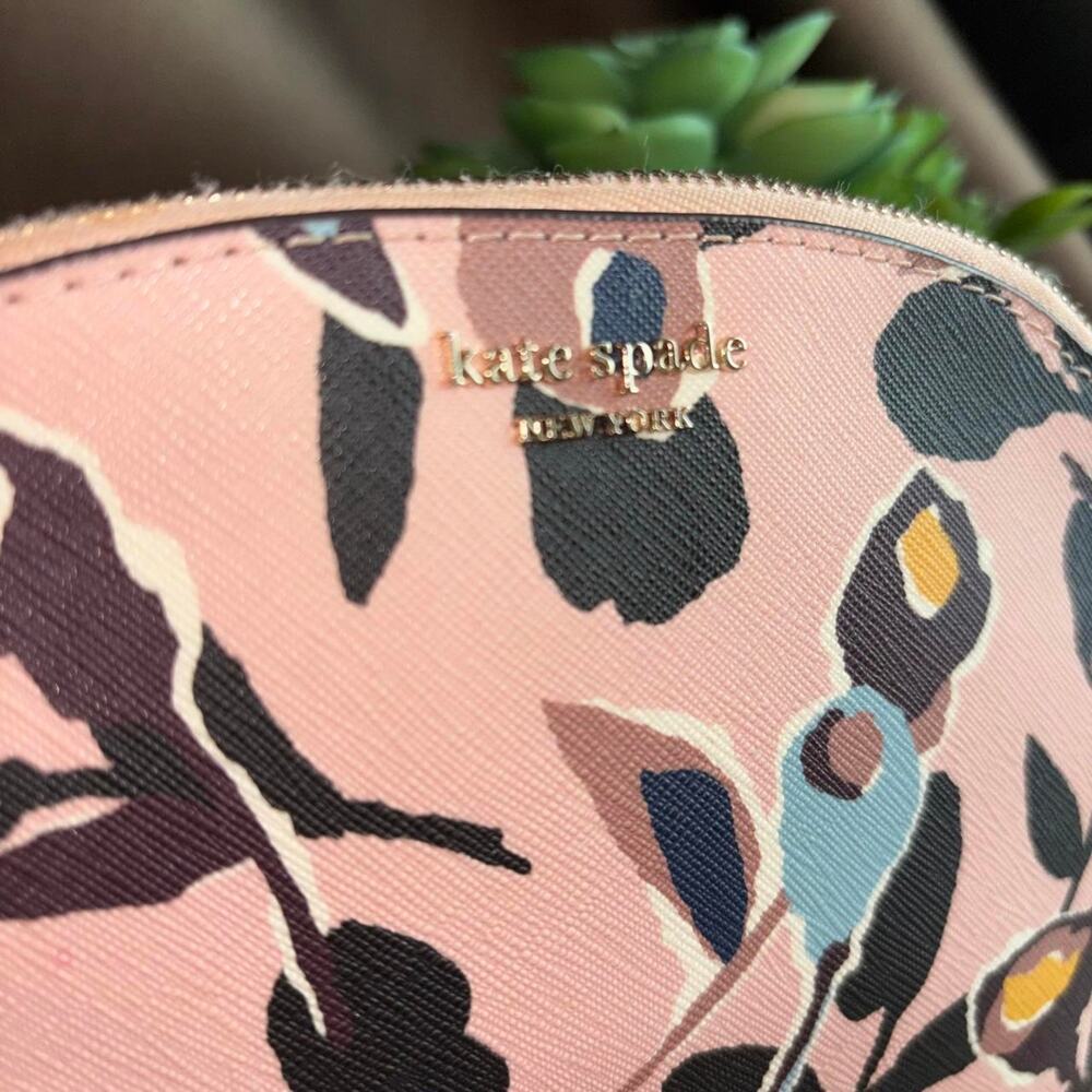 Kate spade NWOT pink makeup bag - Picture 5 of 5